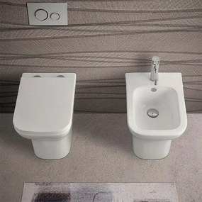 Sanitari filomuro senza brida bianco lucido con sedile soft-close  Plana