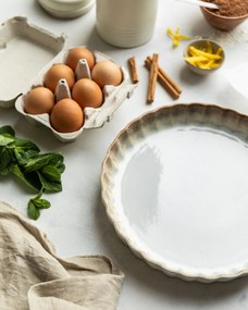 Kave Home - Set Sheilyn di 2 teglie da forno beige Ø 19 cm / Ø 27 cm