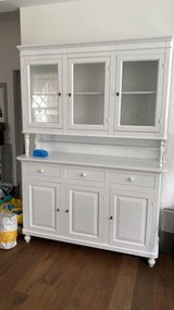 Cristalliera classica in legno bianco opaco 158x47x213 cm