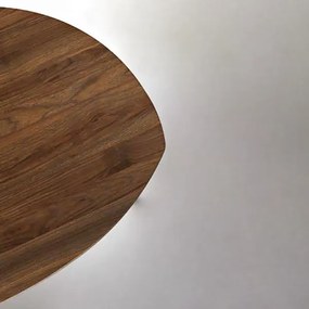 Tavolino sagomato con piano in legno effetto Tek e base in metallo OYA