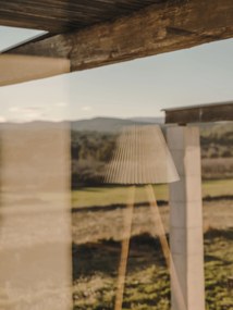 Kave Home - Lampada da terra Benicarlo in legno di caucciÃ¹ finitura naturale e beige con adattatore UK