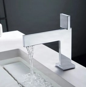 Rubinetto da bagno ELITE EDITION BS1420 in ottone con getto a cascata, disponibile in più finiture — Cromo