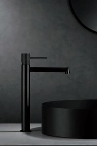 Rubinetto miscelatore alto per lavabo monocomando senza scarico in ottone nero opaco Melin