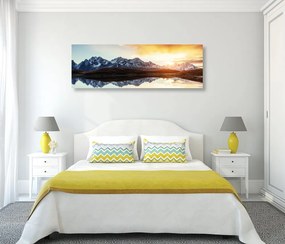 Quadro su tela – Splendido tramonto sulle montagne