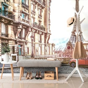 Carta da parati – Vista sulla Torre Eiffel da una strada di Parigi