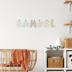 Adesivo da parete per un bambino con un nome colorato | Inspio
