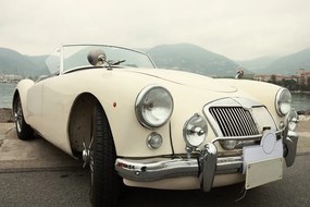 Stampa su tela – Vettura d'epoca bianca di lusso