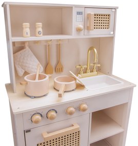 Cucina in legno - rosa con rattan