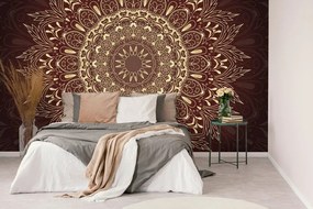 Carta da parati – Mandala dorata su sfondo bordeaux
