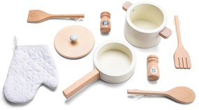 Cucina in legno - bianca con dettagli in rattan