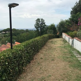 Lampione Solare per Esterno con Pannello Fotovoltaico e Telecomando