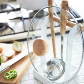 Supporto bianco per coperchio e pentola con dettagli in faggio Tosca - YAMAZAKI