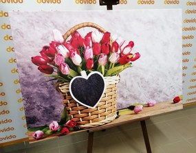 Stampa su tela – Tulipani rossi in cesto di legno