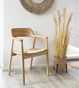 Sedia da pranzo di colore naturale in legno massiccio con braccioli Getafe – House Nordic