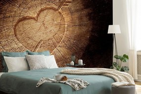Carta da parati – Cuore intagliato sul ceppo