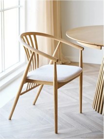 Sedia da pranzo di colore naturale in rovere massiccio con braccioli Agustin – House Nordic