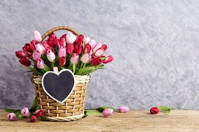 Carta da parati autoadesiva – Tulipani in cestino di legno
