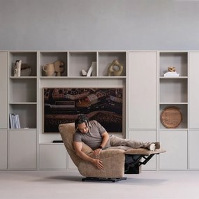 Poltrona da relax marrone chiaro reclinabile con rivestimento in velluto a coste Hein – WOOOD