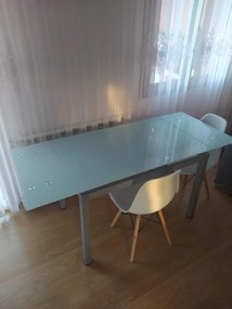 Tavolo da pranzo allungabile con piano in vetro grigio satinato  110 x 70