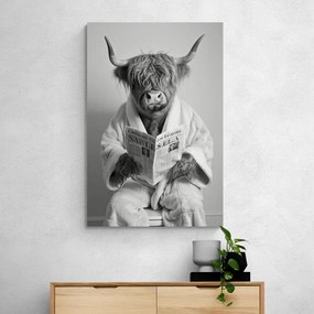 Quadro su tela – Mucca con giornali in bagno