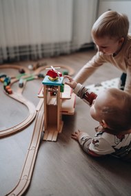 Maxim - Stazione ferroviaria con parcheggio e ascensore