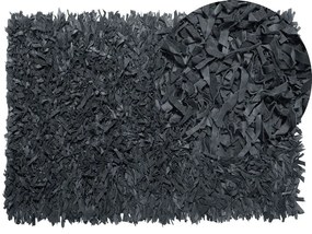 Tappeto shaggy in pelle nera 140 x 200 cm MUT Beliani