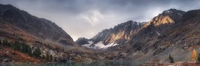 Quadro su tela – Montagne maestose con lago