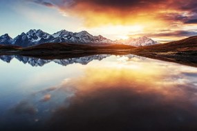 Fotomurale – Tramonto abbagliante sul lago montano