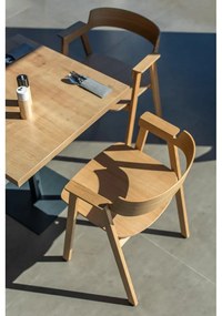 Sedia da pranzo di colore naturale in rovere massiccio con braccioli Flip – Gazzda