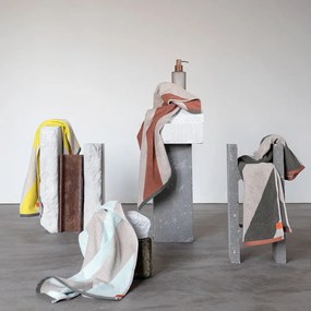 Asciugamano in spugna color kaki in cotone organico 70x133 cm Diagonal - Mette Ditmer Denmark