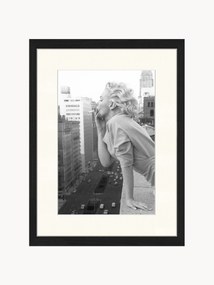 Stampa digitale incorniciata Marilyn At The Ambassador Hotel New York