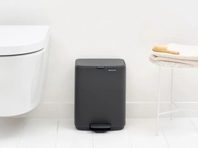 Cestino per la spazzatura grigio scuro in acciaio con pedale 7 l Bo – Brabantia