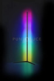 Level piantana ad angolo nera con effetto rgb, luce dinamica e cont...