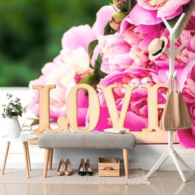 Carta da parati – Peonie con scritta Love