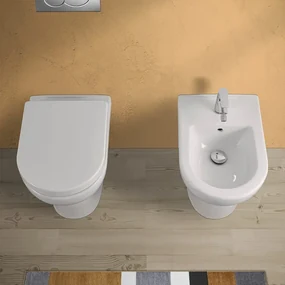 Sanitari filomuro con brida scarico universale e copriwc originale   Pestum