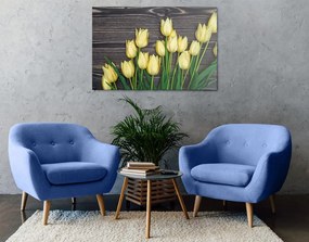 Quadro su tela – Incantevoli tulipani gialli su sfondo di legno