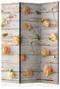 Paravento Legno e rose (3 pezzi) - composizione con fiori, lavagne