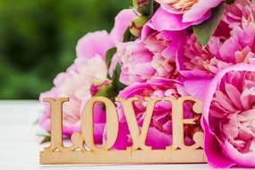 Quadro su tela – Peonie con scritta Love