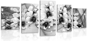 Quadri 5 pezzi – Fiori in bianco e nero su sfondo astratto