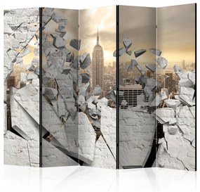 Paravento Città oltre il muro II - mattone rotto con vista su New York