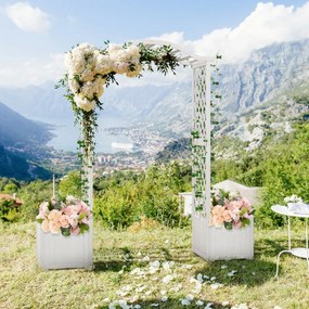 Costway Arco da giardino in legno con fioriere, Pergolato da esterno per piante rampicanti ortaggi decorazioni Bianco