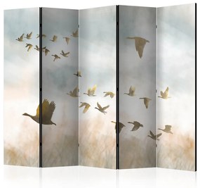 Paravento Oche dorate II (5 pezzi) - Uccelli volanti e paesaggio