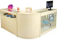 Set Pisces con 3 Banconi da Negozio e Reception con Finitura in Acero Laminato