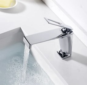 Rubinetto per lavabo ELITE EDITION BBS1257 in ottone con bocca a cascata, disponibile in più finiture — Cromo — Bassa