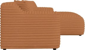 Divano angolare color terracotta (con penisola a destra e chaise lounge) rivestito in velluto a coste Martin – Ropez