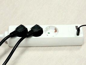 Multipresa Ciabatta Elettrica Con 2 USB e 3 Posti Schuko 10A Cavo Lungo 1,5 Metri Colore Bianco 3X1.5 mmq SKU-8774