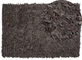 Tappeto shaggy in pelle marrone 140x200 cm MUT Beliani