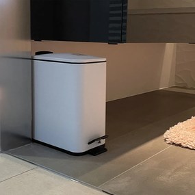 Cestino per la spazzatura bianco opaco in acciaio con pedale 5 l Erik – Spirella