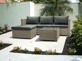 Set in rattan beige con tavolo e cuscini grigi