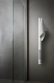 Termoarredo elettrico a secco DE'LONGHI Roll 300 W bianco L 9 x H 145 x P 9 cm con funzione di soffiaggio